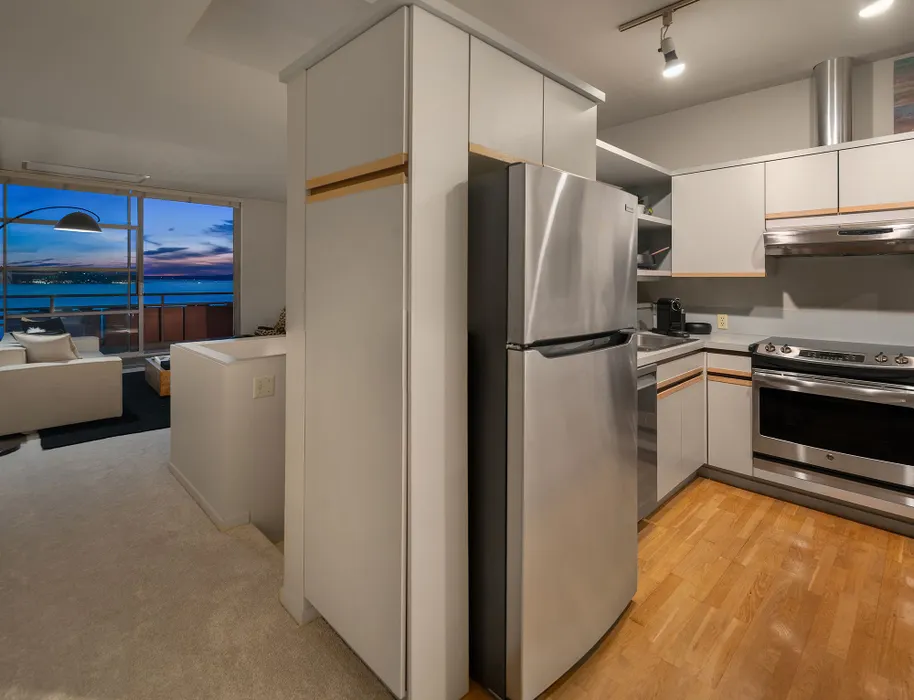 1425 Western Avenue #U403 Photo 18