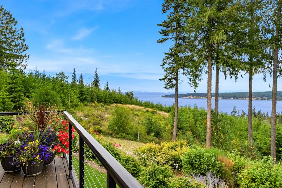 698 Streamside Drive Photo 10