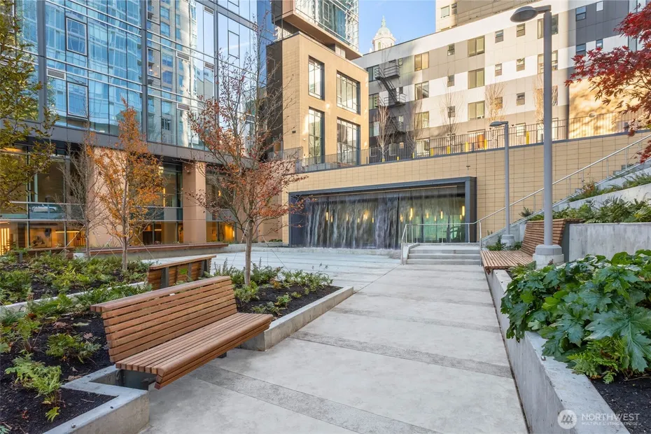800 Columbia Street #3605 Photo 32