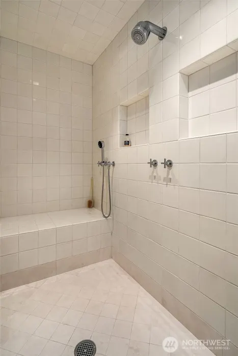 715 2nd Avenue #1501 Photo 30